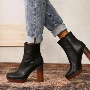 DV Dolce Vita Marigold Black and Brown Platform High Heeled Ankle Boot Size 10